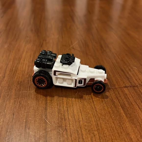 Hot Wheels Brick and Motor Block Car toy Mattel new white - Picture 2 of 9